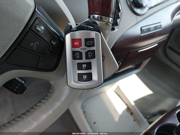 2014 TOYOTA SIENNA LIMITED 7 PASSENGER — I11