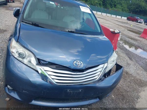 2014 TOYOTA SIENNA LIMITED 7 PASSENGER — I152