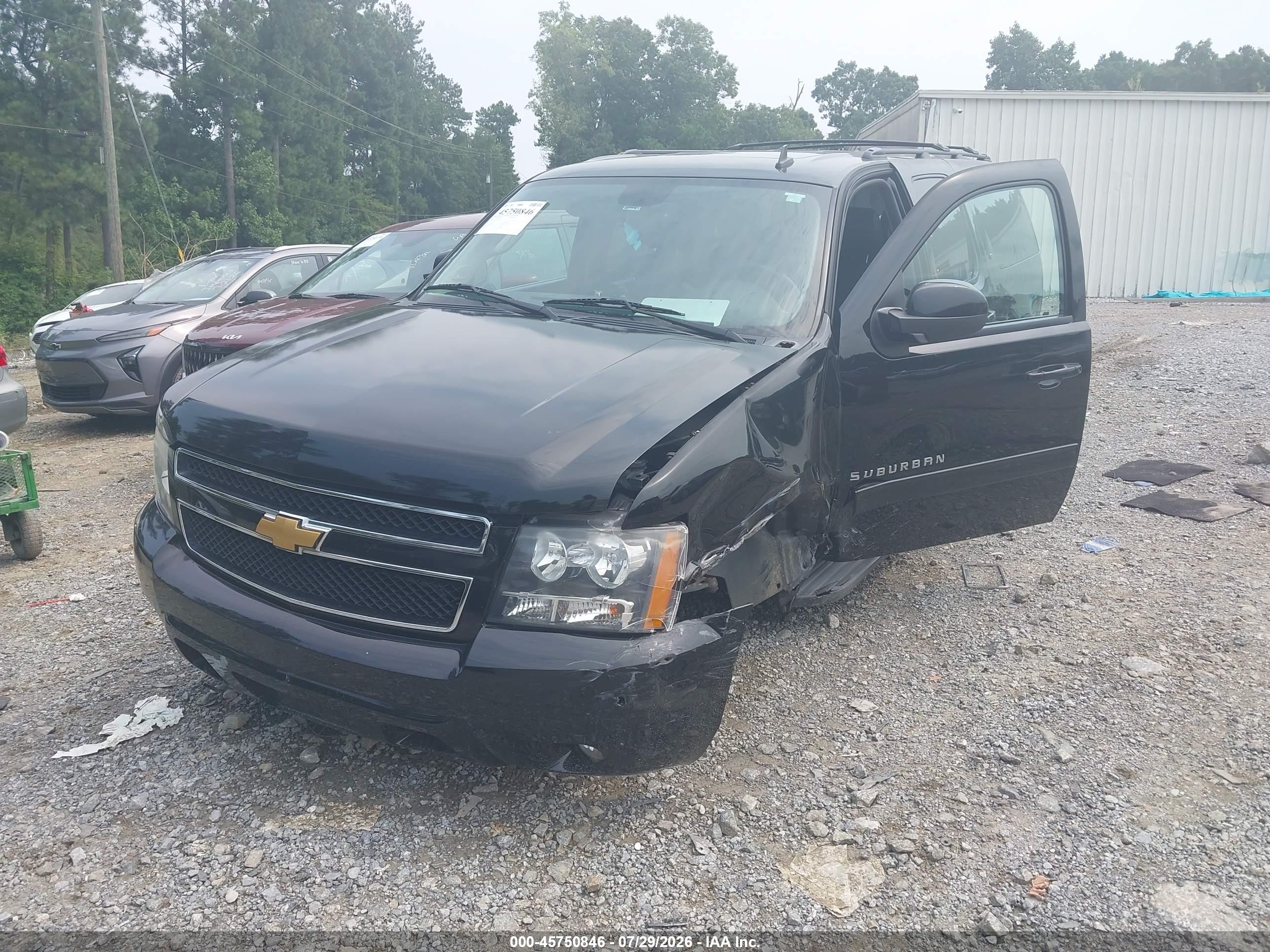 2013 CHEVROLET SUBURBAN LT — I2