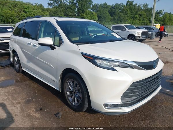 2021 TOYOTA SIENNA XLE — I1