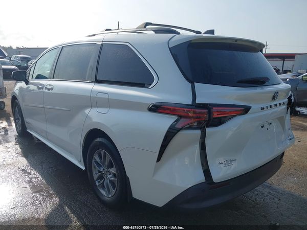 2021 TOYOTA SIENNA XLE — I3