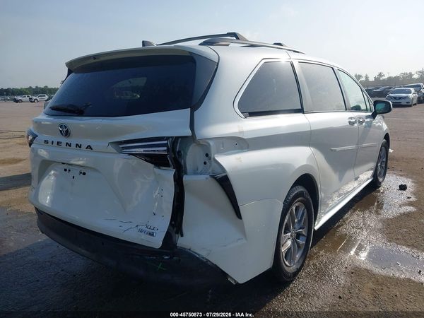 2021 TOYOTA SIENNA XLE — I4
