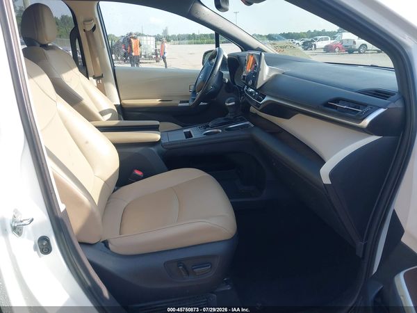 2021 TOYOTA SIENNA XLE — I5