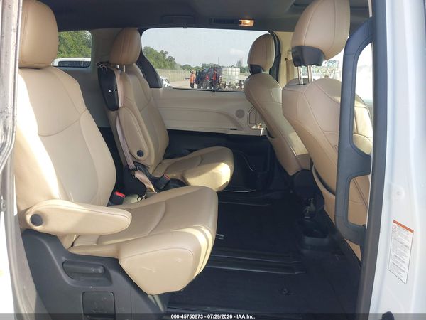 2021 TOYOTA SIENNA XLE — I8