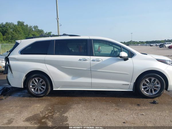 2021 TOYOTA SIENNA XLE — I116