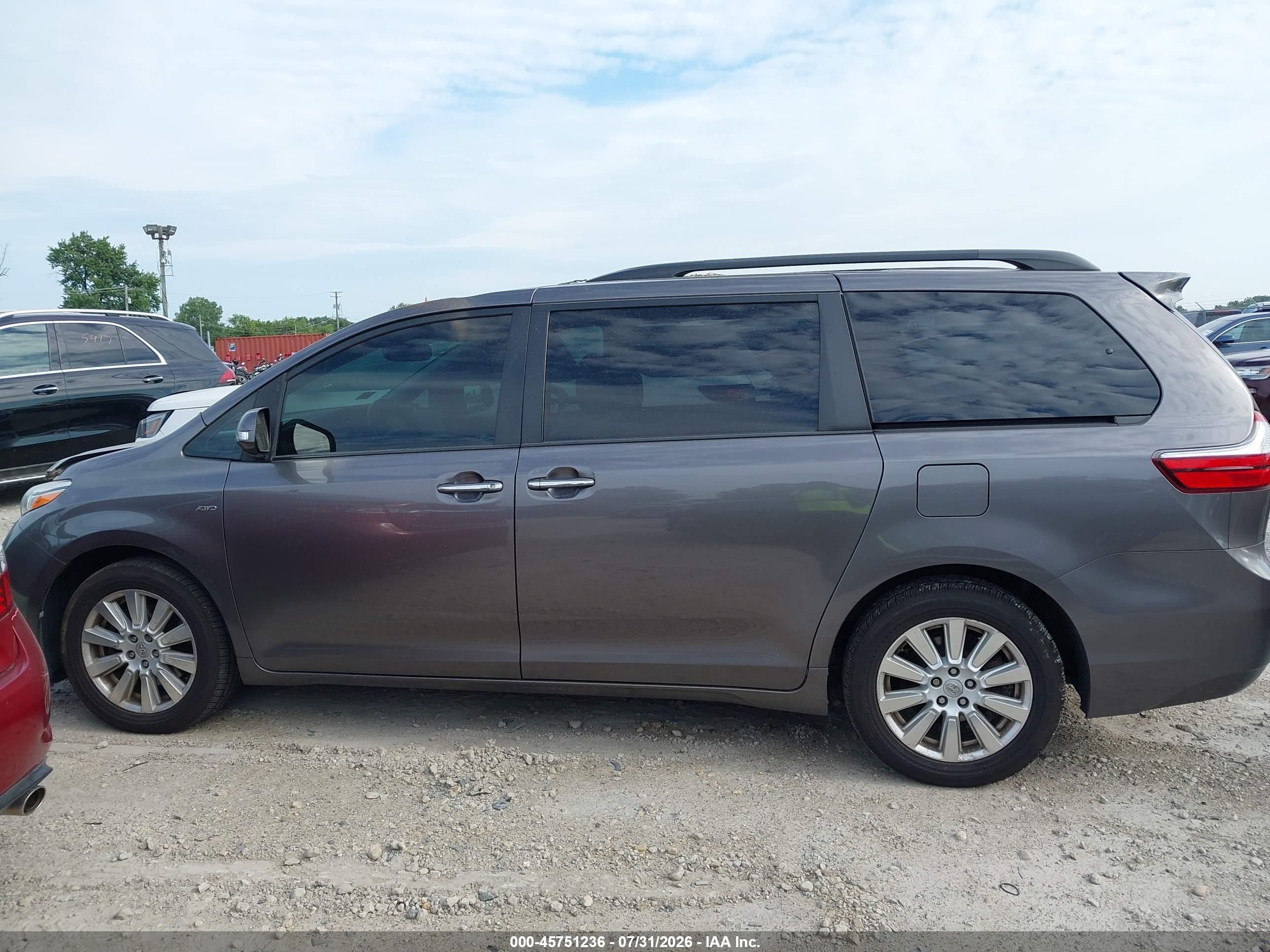 2017 TOYOTA SIENNA