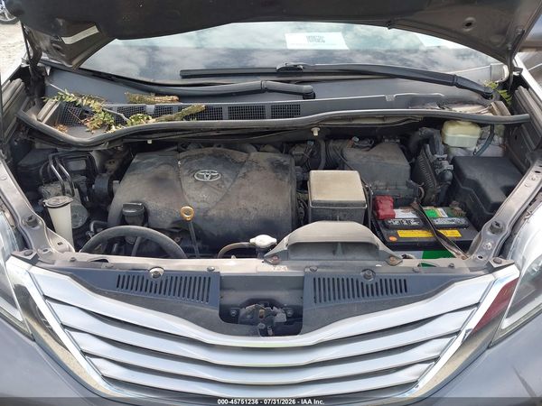 2017 TOYOTA SIENNA