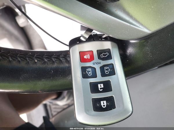 2017 TOYOTA SIENNA