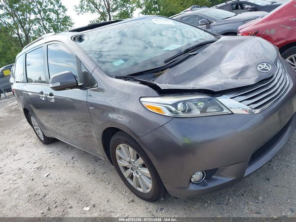 2017 TOYOTA SIENNA