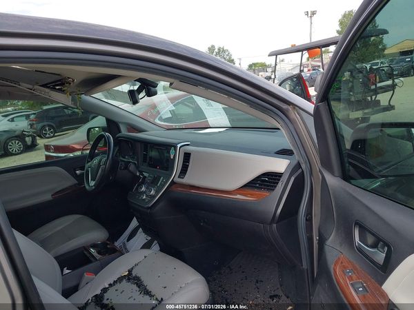 2017 TOYOTA SIENNA