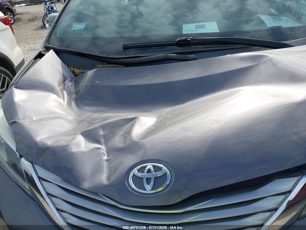 2017 TOYOTA SIENNA