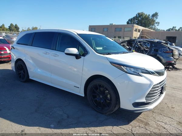 2021 TOYOTA SIENNA LE — I1