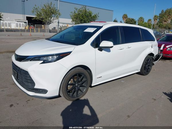 2021 TOYOTA SIENNA — I2