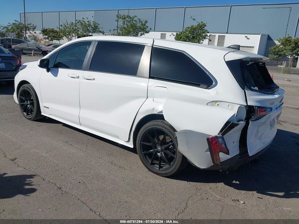 2021 TOYOTA SIENNA LE — I3