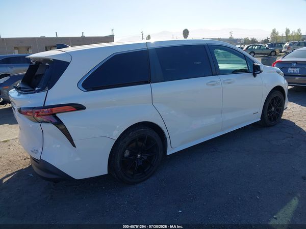 2021 TOYOTA SIENNA — I4