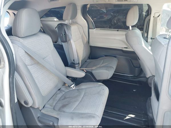 2021 TOYOTA SIENNA LE — I8