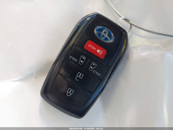 2021 TOYOTA SIENNA LE — I11
