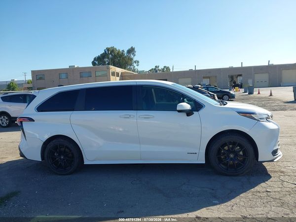 2021 TOYOTA SIENNA LE — I116