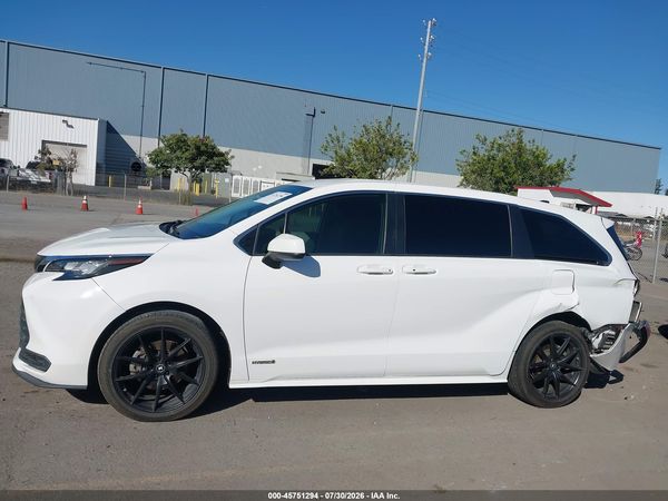 2021 TOYOTA SIENNA LE — I117