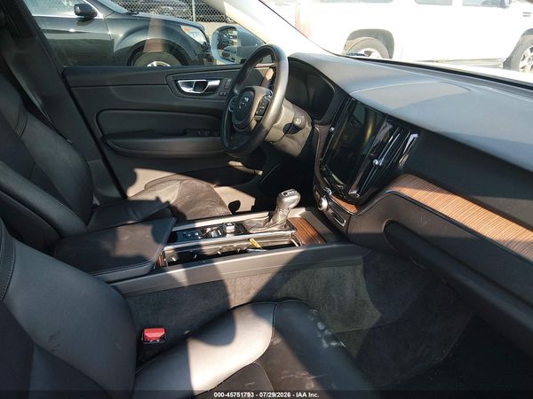 2021 VOLVO XC60 T5 MOMENTUM