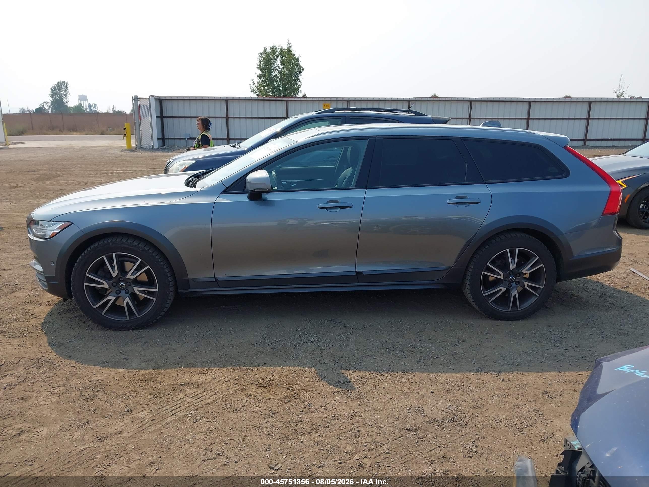 2017 VOLVO V90 CROSS COUNTRY T6