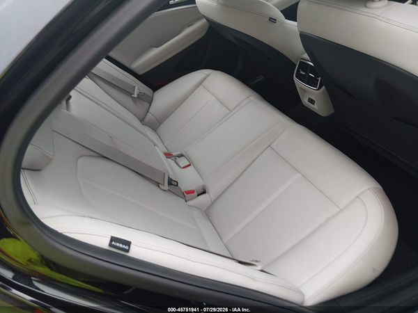 2025 GENESIS G70 2.5T RWD