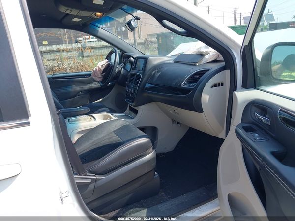 2017 DODGE GRAND CARAVAN SXT — I5