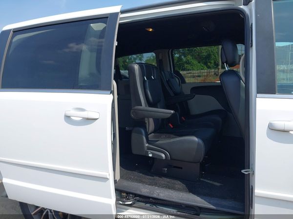2017 DODGE GRAND CARAVAN SXT — I8