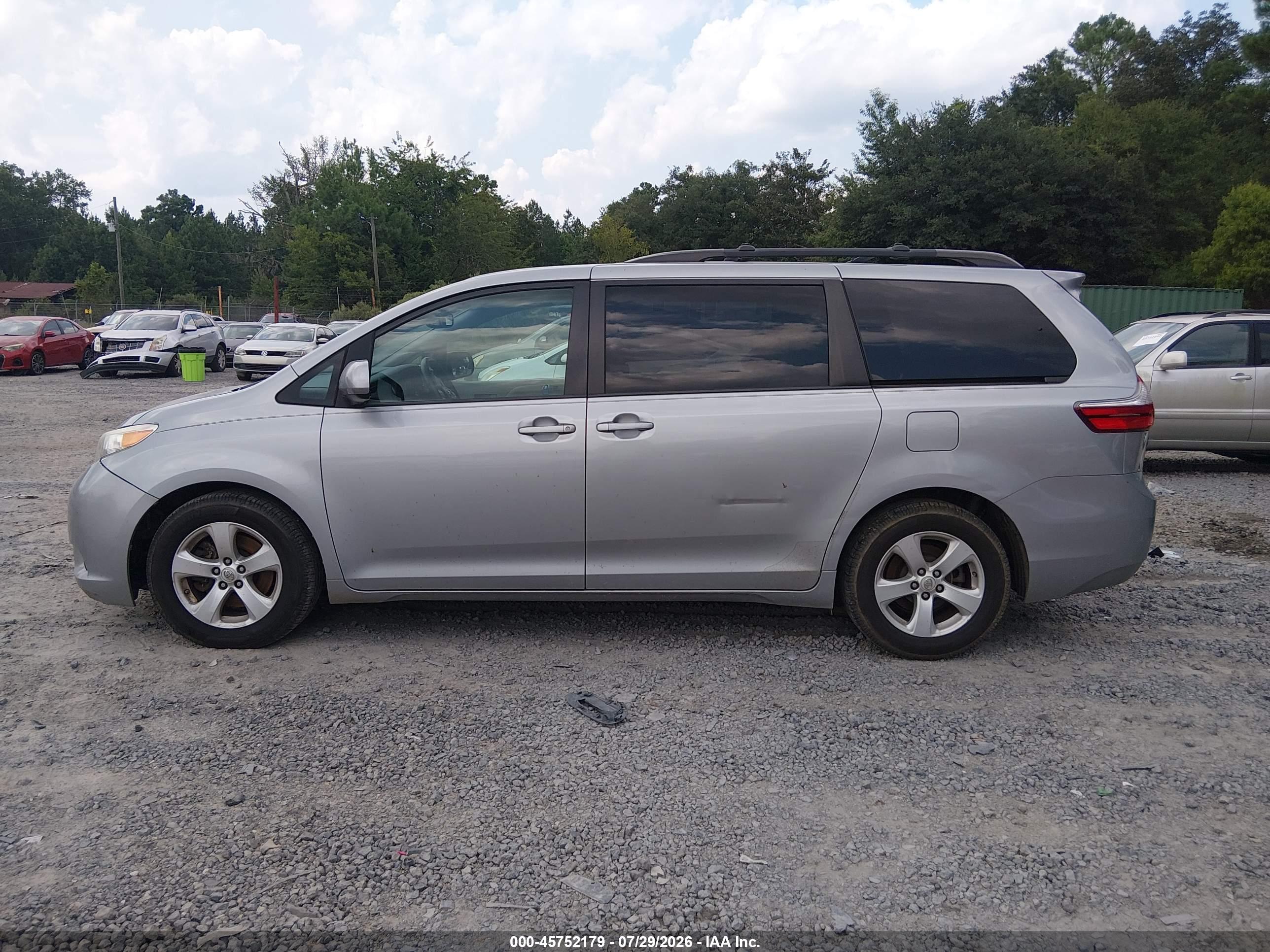 2015 TOYOTA SIENNA LE 8 PASSENGER