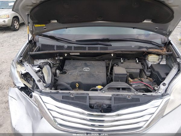 2015 TOYOTA SIENNA LE 8 PASSENGER