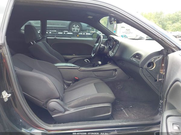 2016 DODGE CHALLENGER SXT