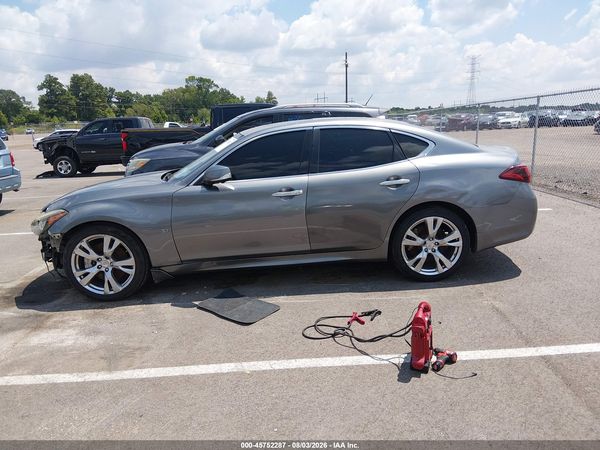 2017 INFINITI Q70 3.7