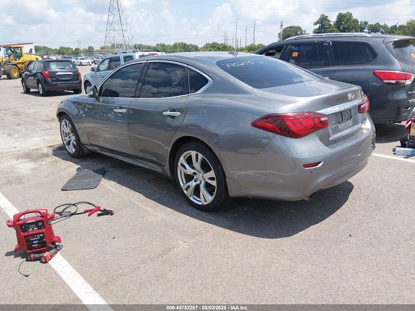2017 INFINITI Q70 3.7