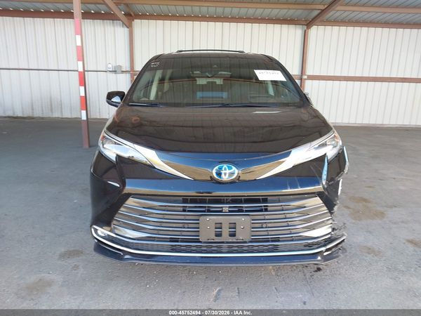 2022 TOYOTA SIENNA PLATINUM