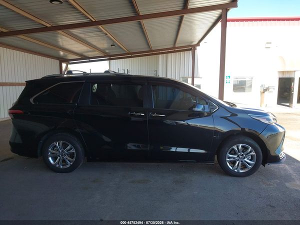 2022 TOYOTA SIENNA PLATINUM