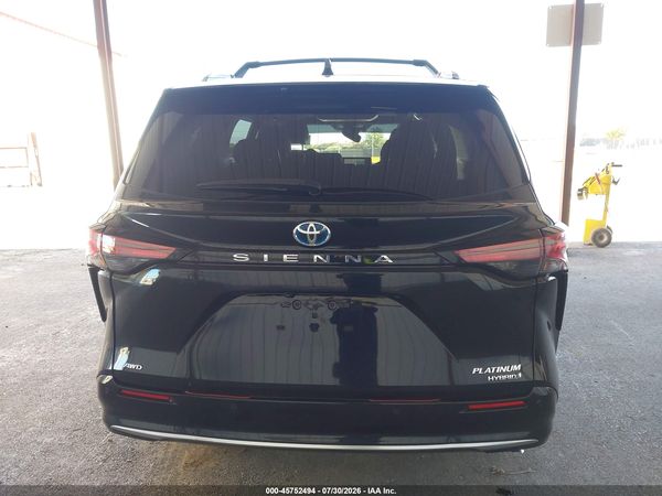 2022 TOYOTA SIENNA PLATINUM