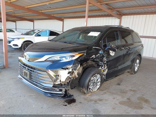 2022 TOYOTA SIENNA PLATINUM
