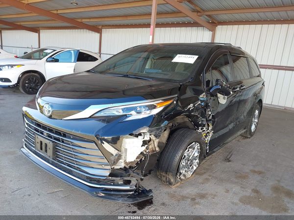 2022 TOYOTA SIENNA PLATINUM
