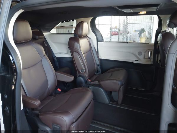 2022 TOYOTA SIENNA PLATINUM