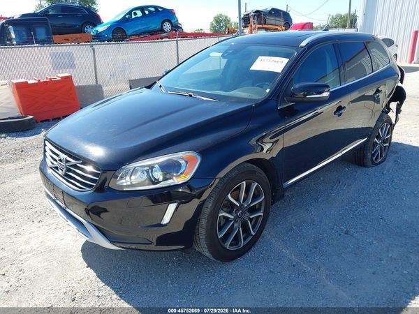 2017 VOLVO XC60 T6 DYNAMIC