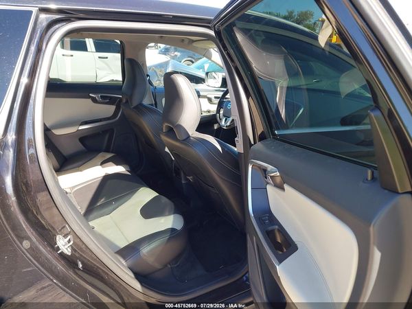 2017 VOLVO XC60 T6 DYNAMIC