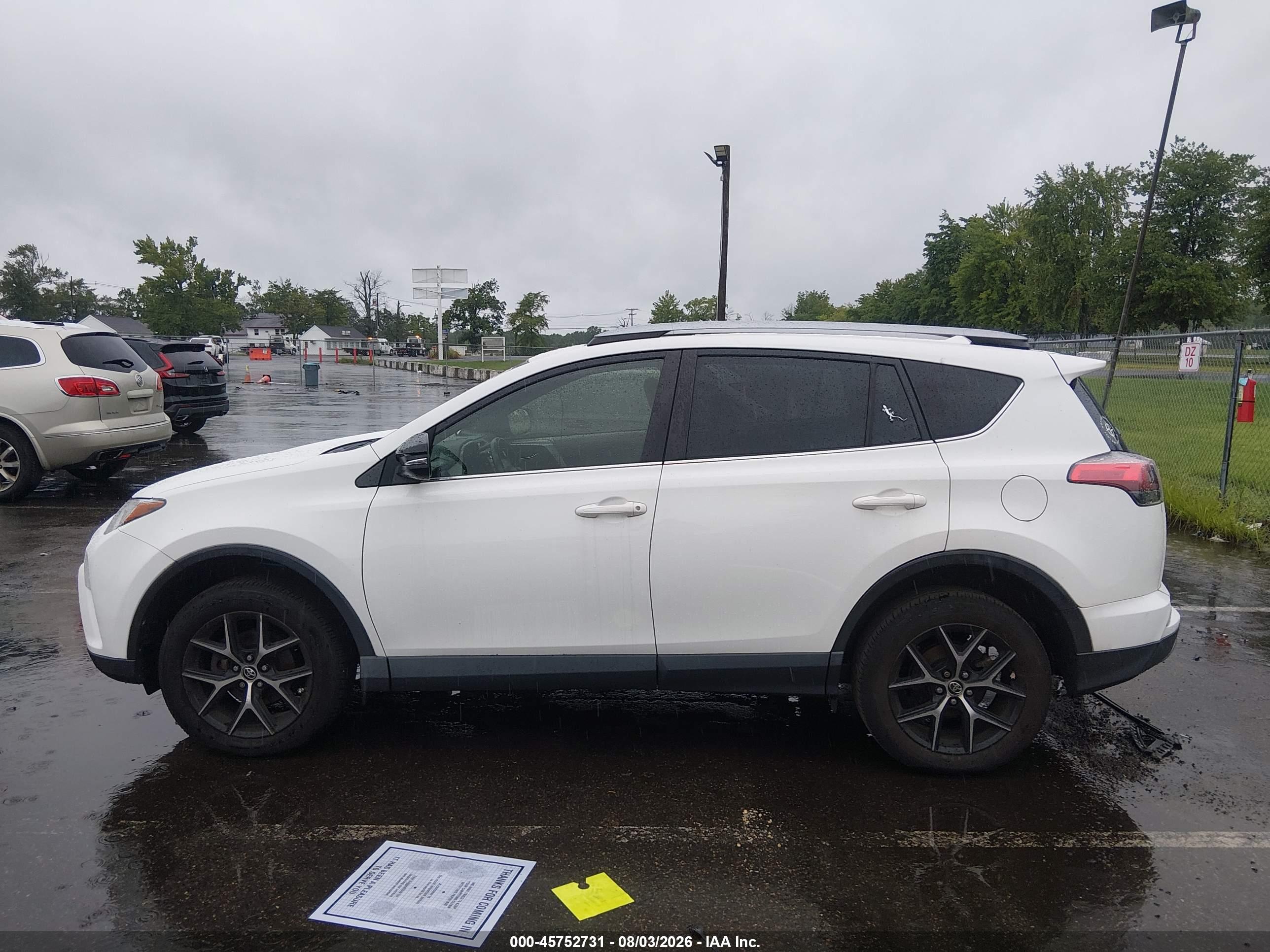 2017 TOYOTA RAV4 SE