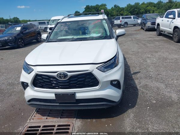 2022 TOYOTA HIGHLANDER XLE