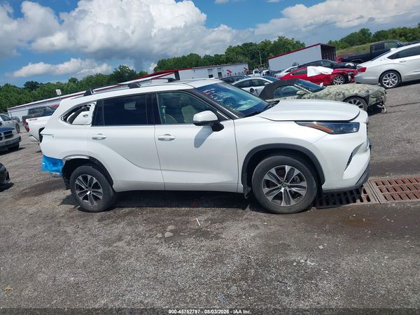 2022 TOYOTA HIGHLANDER XLE