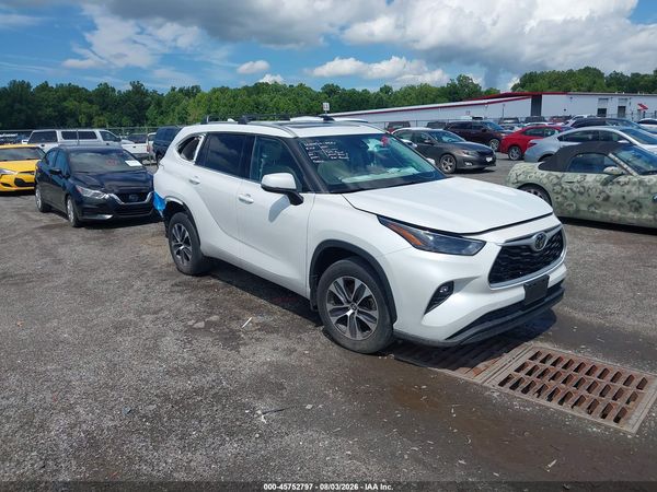 2022 TOYOTA HIGHLANDER XLE