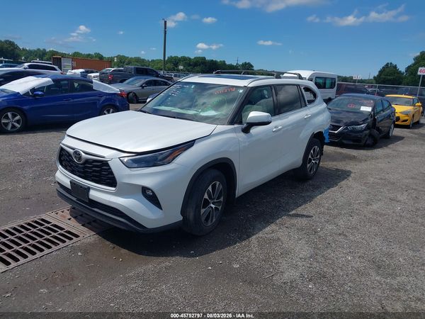 2022 TOYOTA HIGHLANDER XLE