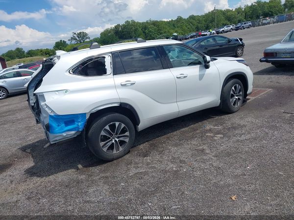 2022 TOYOTA HIGHLANDER XLE