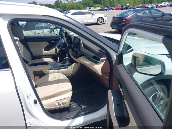 2022 TOYOTA HIGHLANDER XLE