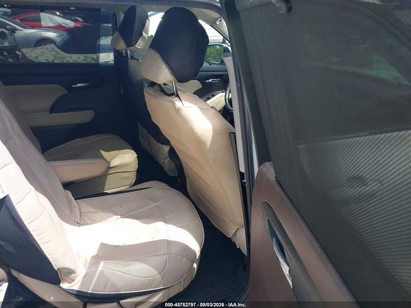 2022 TOYOTA HIGHLANDER XLE