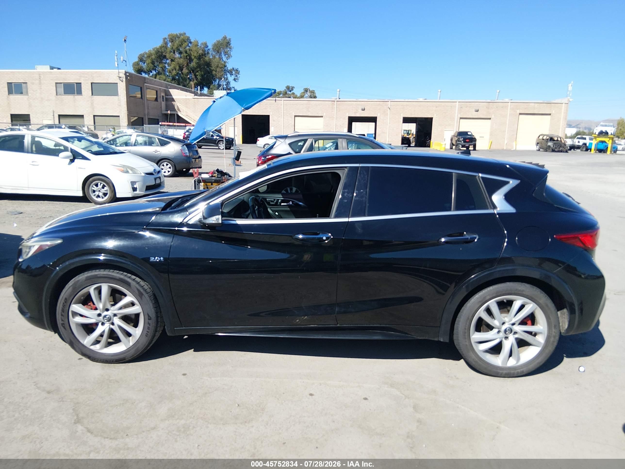 2018 INFINITI QX30 LUXURY